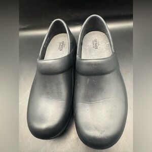 Crocs Women’s Size 6 Slip Resistant Shoes - Neria Pro II Clogs, Nurse Work Shoes